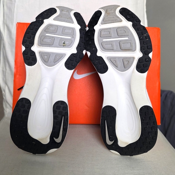 Nike Vomero 18 Road Shoe Women's 10 - Picture 5 of 7